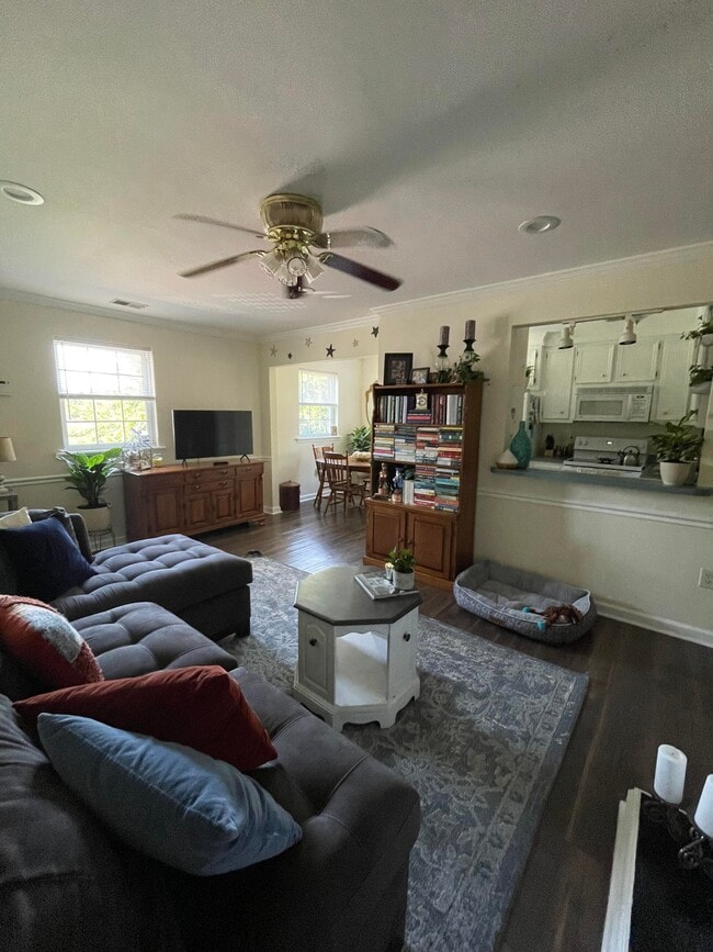 Building Photo - 3930 Azalea Dr