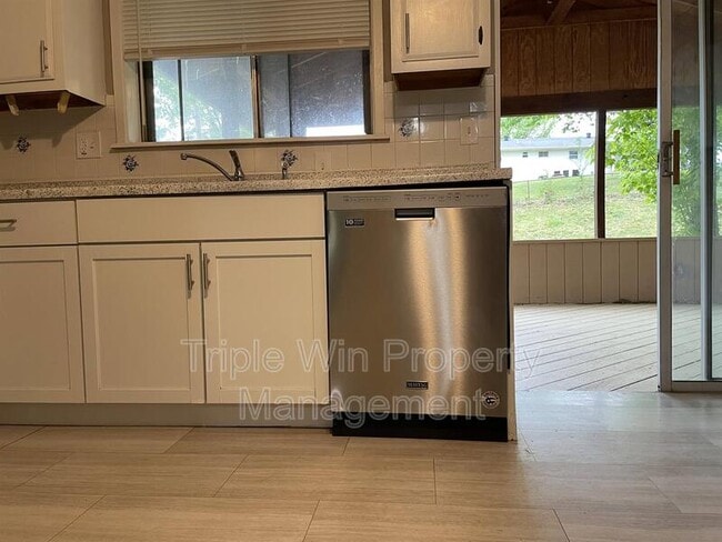 Building Photo - 2733 Tiara Dr