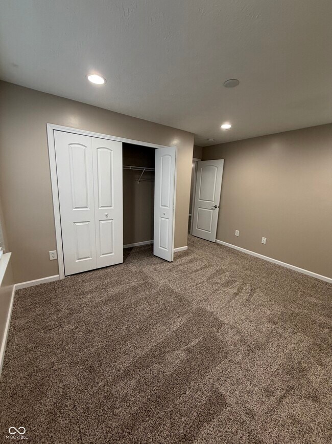 Building Photo - 9660 Angelica Dr