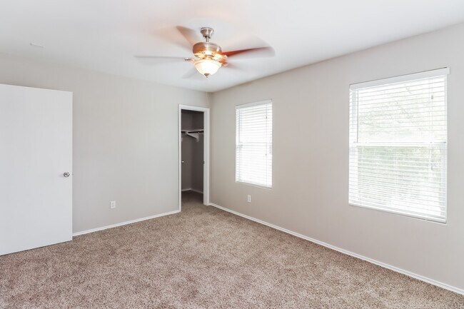 Building Photo - 5018 Cottage Creek Ln