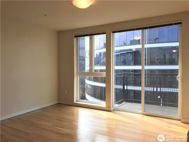 Building Photo - 0Bd/1Ba Seattle Condo