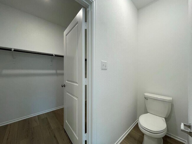 Building Photo - 433 Sebring Cir