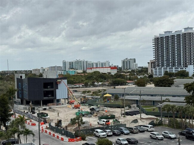 Building Photo - 7501 E Treasure Dr