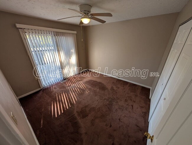 Building Photo - Brick Ranch Duplex with Fireplace, Private...