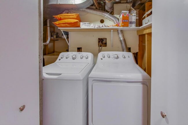 Building Photo - 3536 N Marshfield Ave