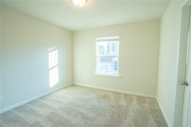 Building Photo - 1060 Sunny Lk Dr