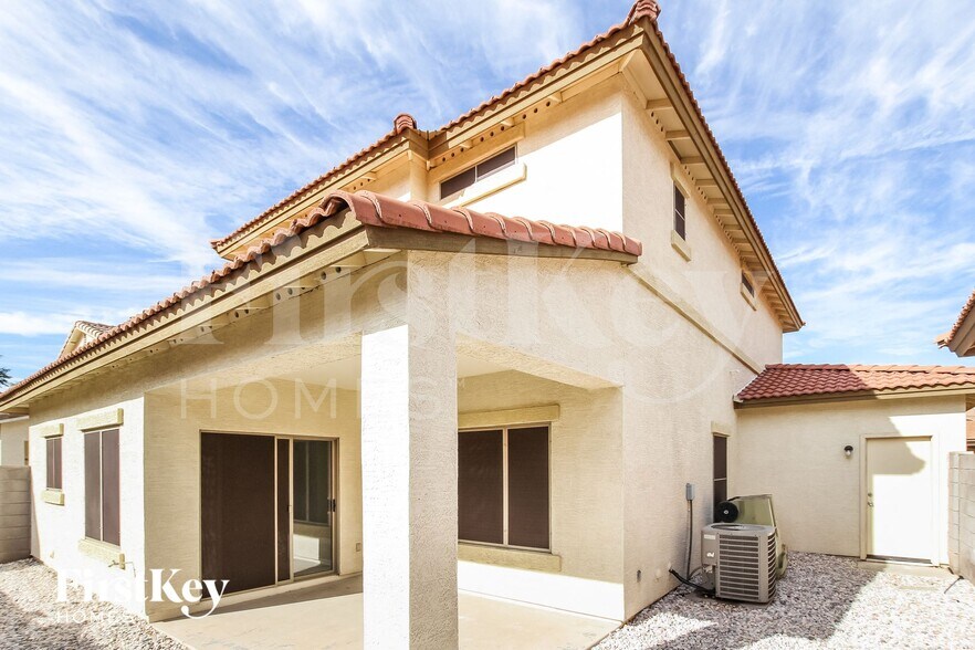 Building Photo - 5157 W Laurel Ave