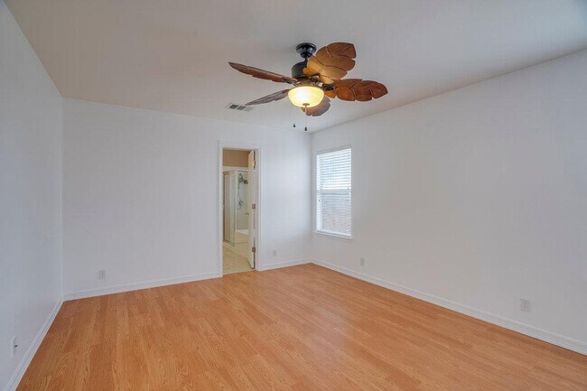 Building Photo - 918 Estate Dr