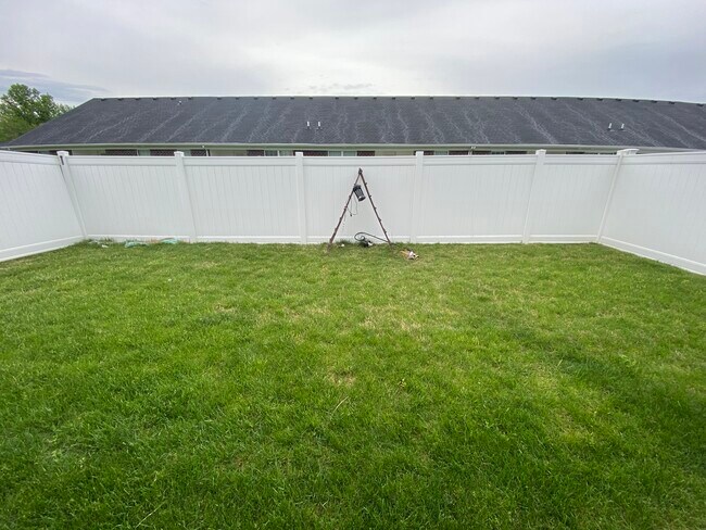 Building Photo - 6645 Woods Mill Dr