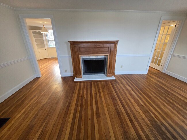 Building Photo - 5 Hillside Ave