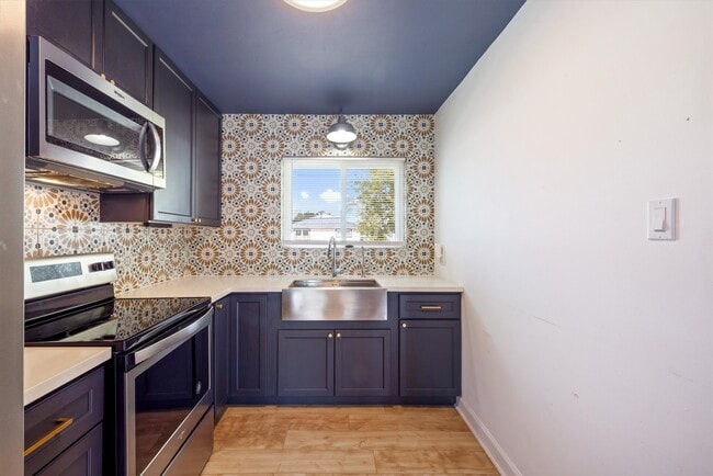 Building Photo - 370 Ling St