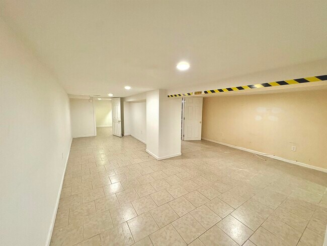 Building Photo - 663 Avenue C