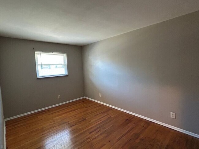 Building Photo - 1389 W Galbraith Rd