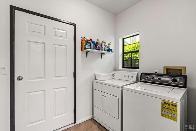 Building Photo - 6578 Oak Leaf Ct