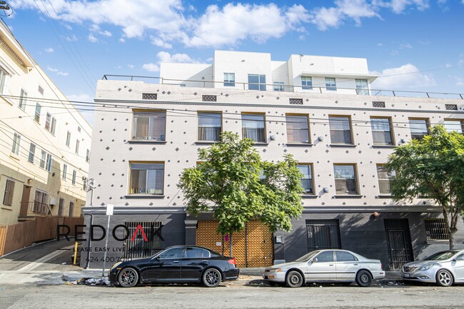 Building Photo - ~I Month FREE~ Bright and Sunny Studio wit...