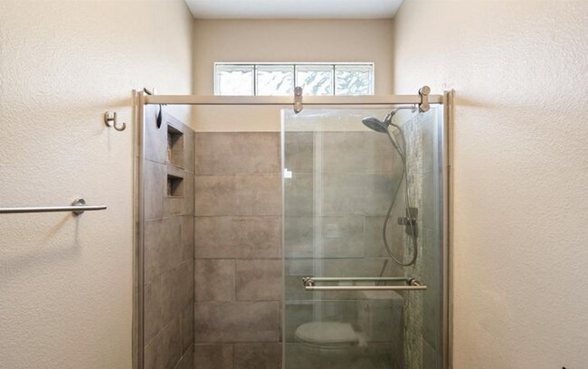 Building Photo - Move Right In! Two Bedrooms - North Scottsdale