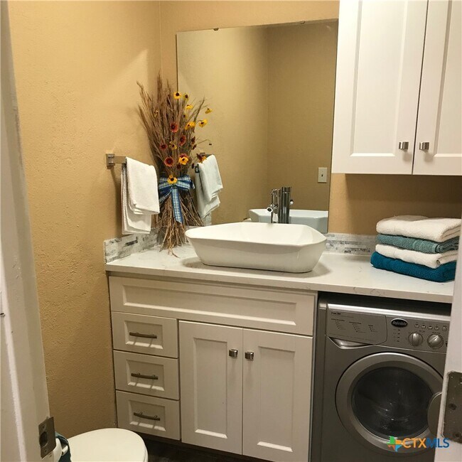 Building Photo - 4841 TX-35