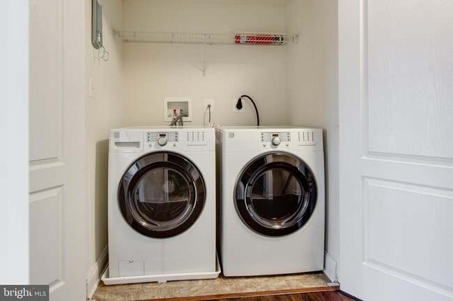 Building Photo - 7757 Crystal Brook Way