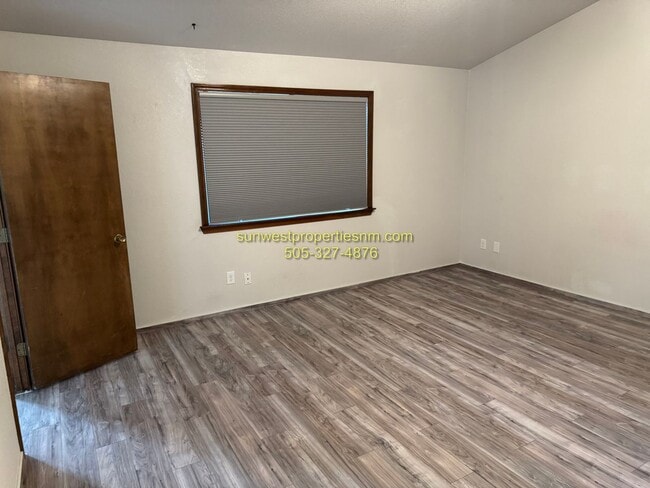 Building Photo - 3 bed, 2 bath