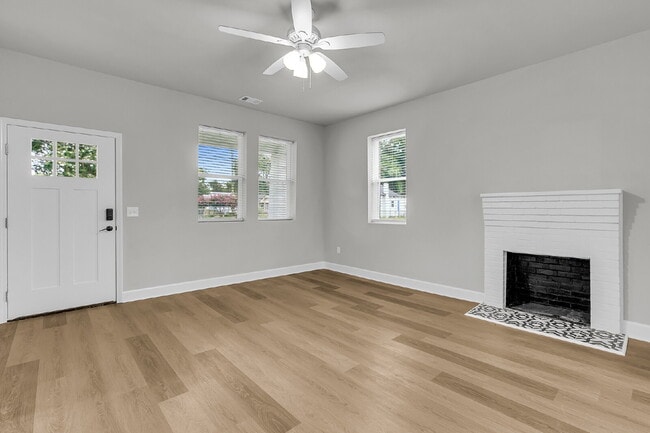 Building Photo - Cute all brick ranch on a large corner lot with fenced in yard and 1 car garage