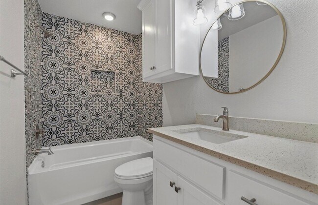 Building Photo - 324 Sioux St