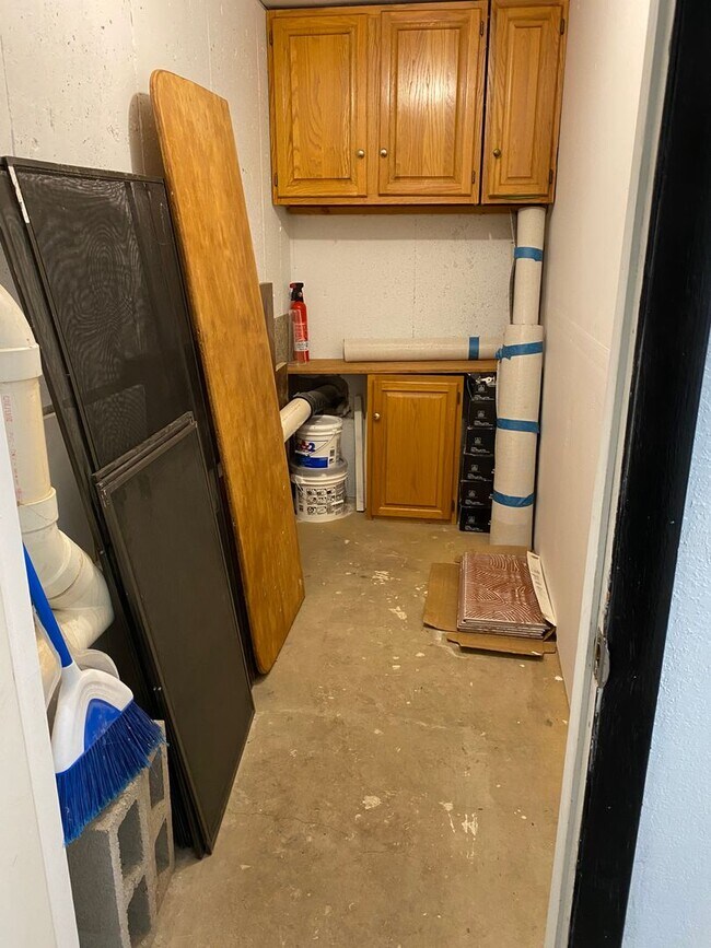 Building Photo - Cozy and Recently Updated 1BR with Firepla...