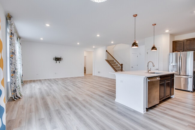 Building Photo - 205 Tinana St