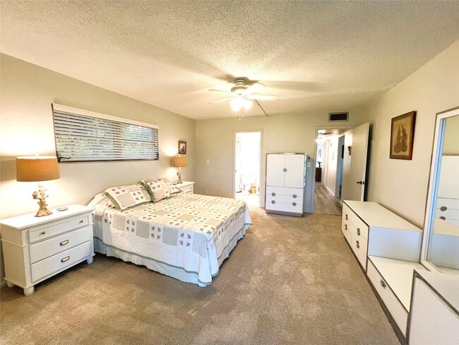 Building Photo - 2101 Lucaya Bend