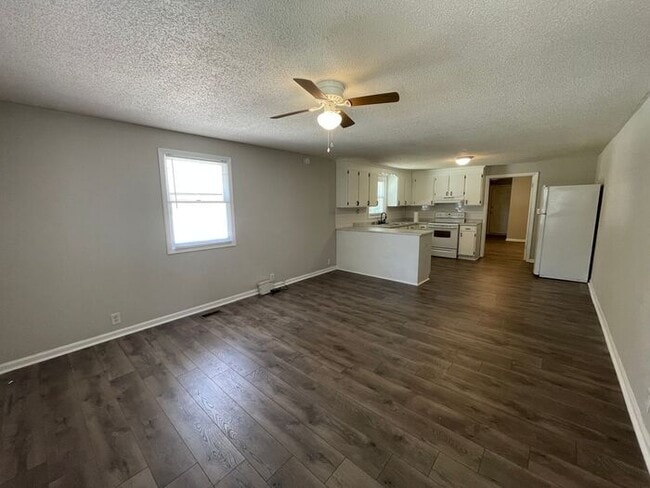 Building Photo - Charming 1BR/1BA Duplex with all the Upgrades!
