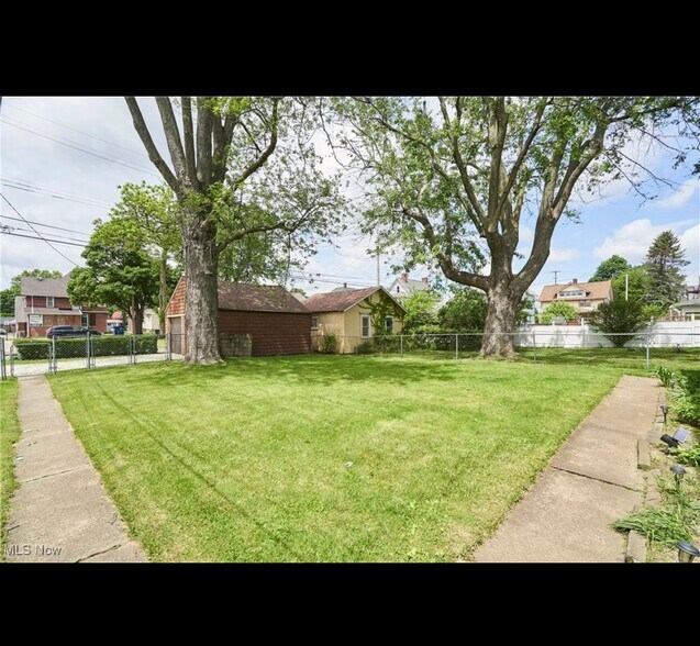Building Photo - 1727 Woodland Ave NW
