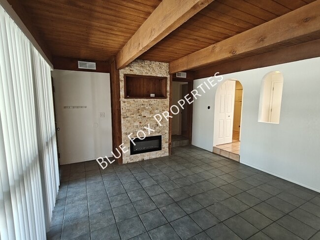 Building Photo - 275 E Norma Ln