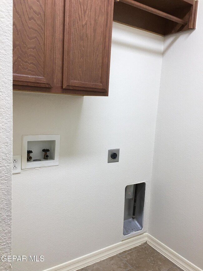 Building Photo - 14345 Apache Point Dr