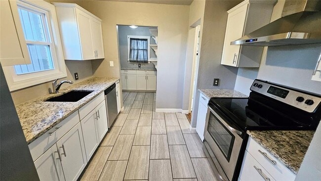 Building Photo - 2305 NW 25th St