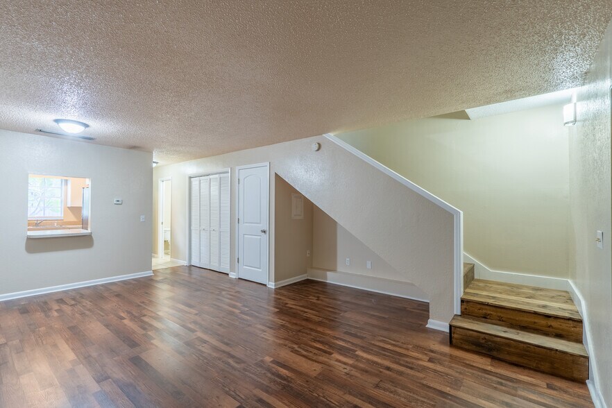 Living Room view to front - 1023 NE 2nd St