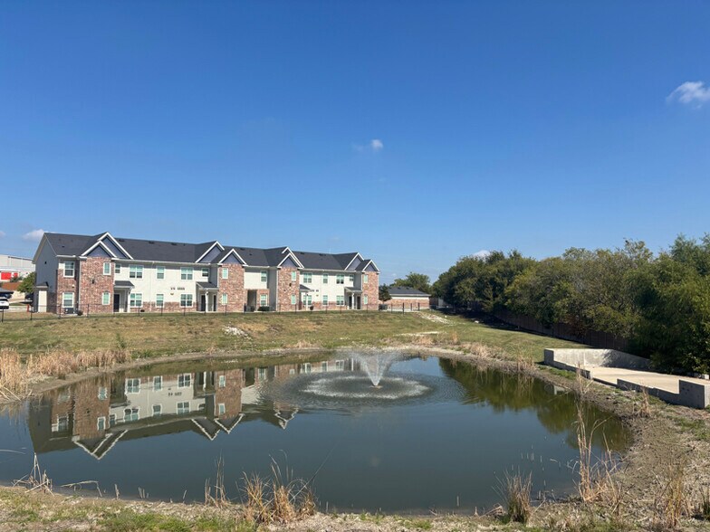 Building Photo - 950 FM2001