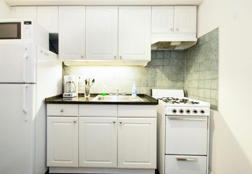 Building Photo - 405 E 61st St