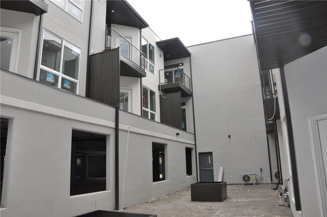 Building Photo - 1 bedroom 1 bath in SLC!