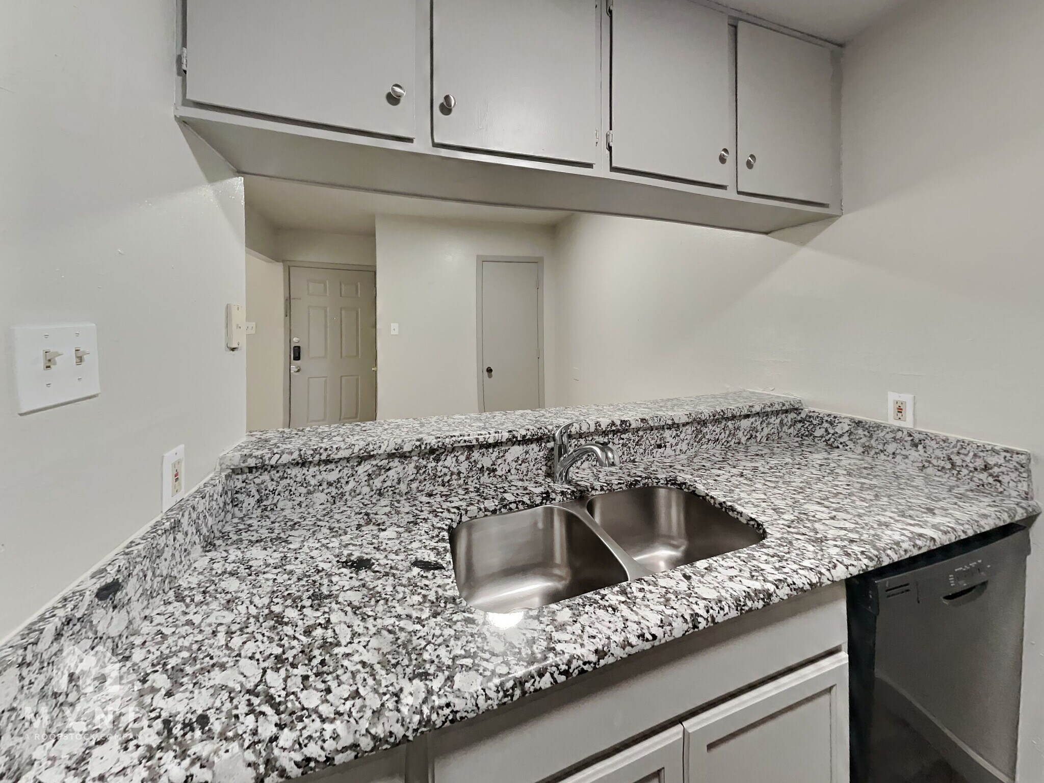 Building Photo - 624 E 3rd St