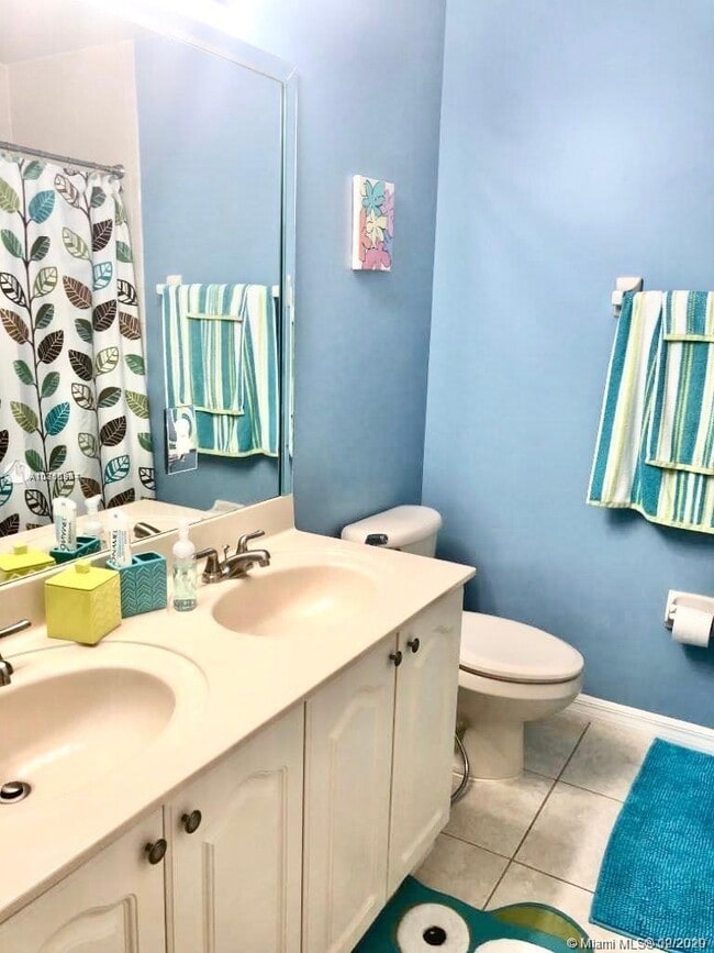 Building Photo - 7692 N Southwood Cir