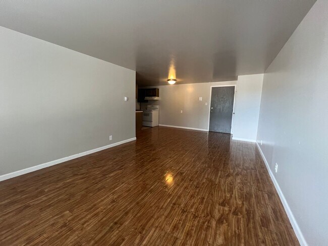 Building Photo - Robertson1001 (KC-JF-NB)