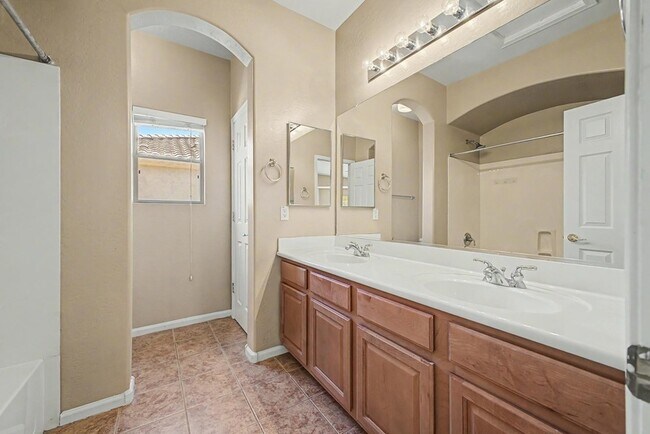 Building Photo - 472 W Pelican Dr