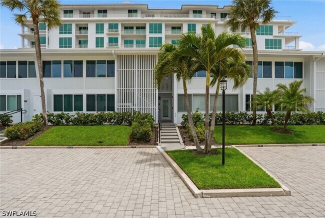 Building Photo - 1065 Gulf Shore Blvd N