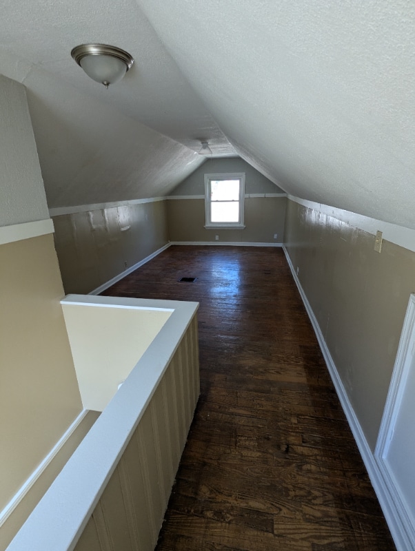 Building Photo - 1604 Maple Dr