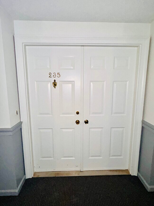 Building Photo - 255 North Rd