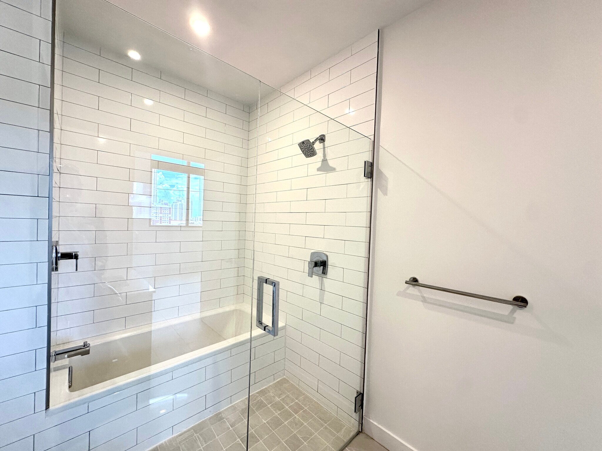 Building Photo - 3026 NW 1st Ave