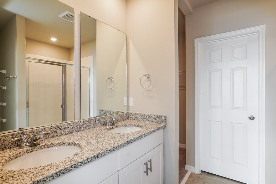 Building Photo - 5284 Sanders Oak Trl