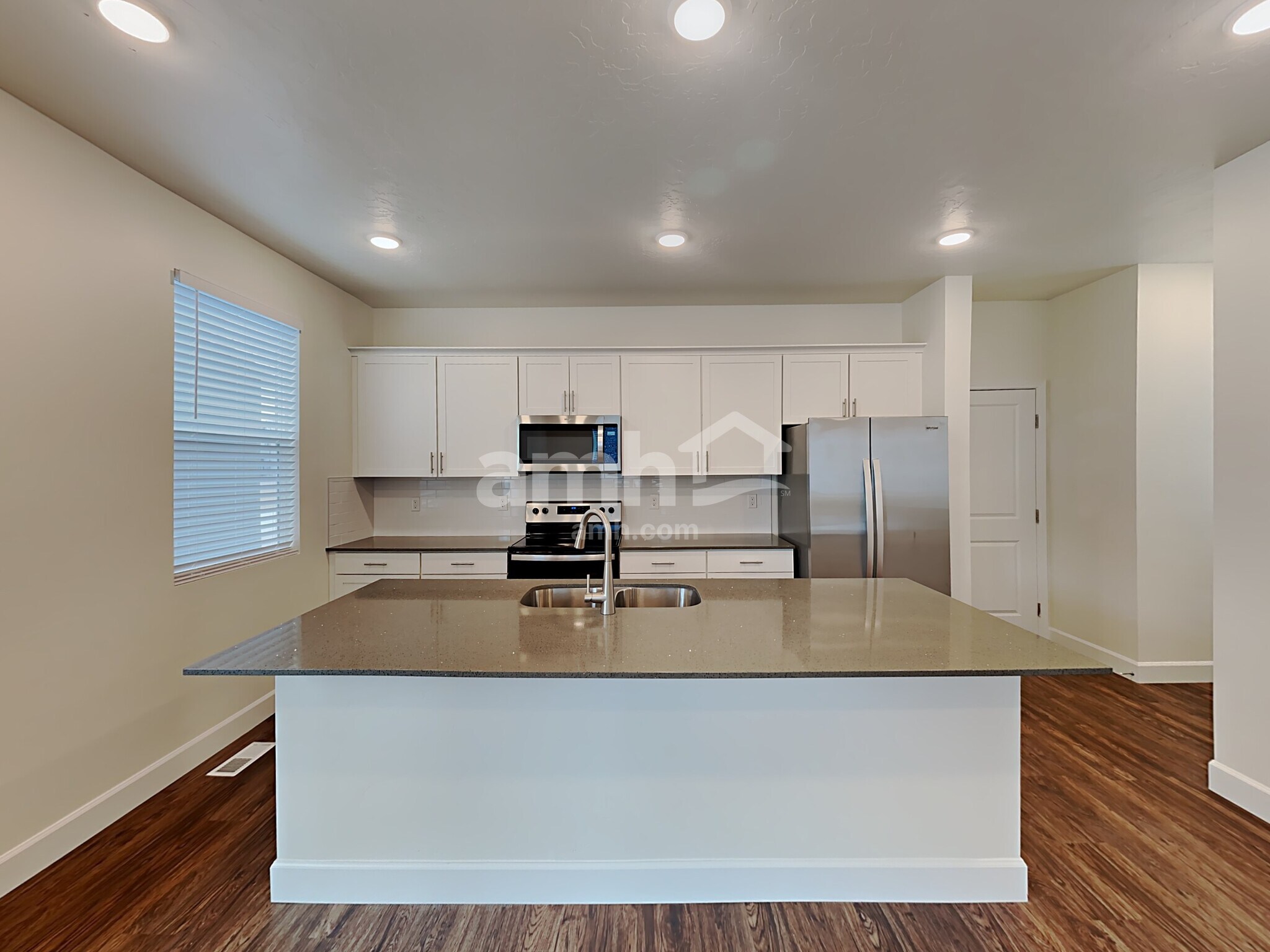 Building Photo - 6744 N Silver Gate Dr