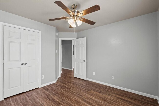 Building Photo - 122 Green Isle Ave