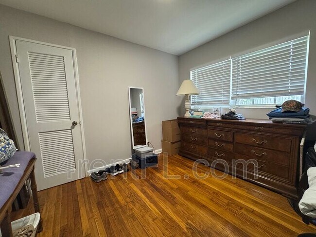 Building Photo - 4519 S Cameron Ave