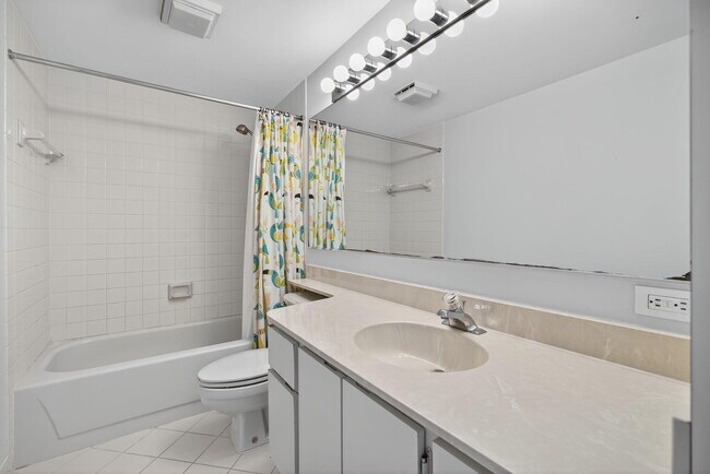 Building Photo - 2814 28th Ct